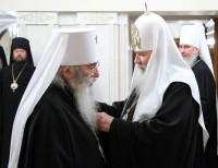 Святейший Патриарх Алексий вручил ряду архиереев высокие церковные награды